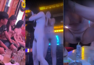 Đi karaoke chơi thêm gói múa thoát y